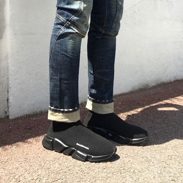 발렌시아가 스피드러너 올블랙