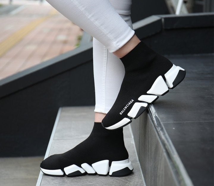 발렌시아가 스피드러너 2.0 블랙 니트 화이트 솔