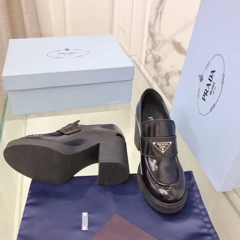 프라다 초콜릿 하이힐 브러쉬드 로퍼 블랙