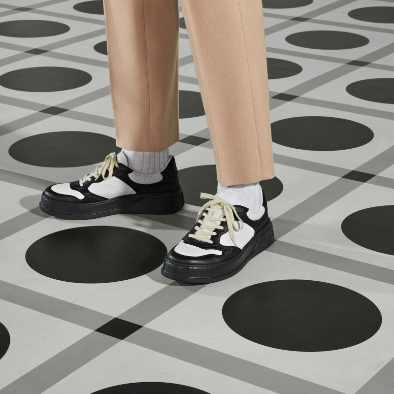 구찌 GG 엠보스 스니커즈 화이트 블랙 레더