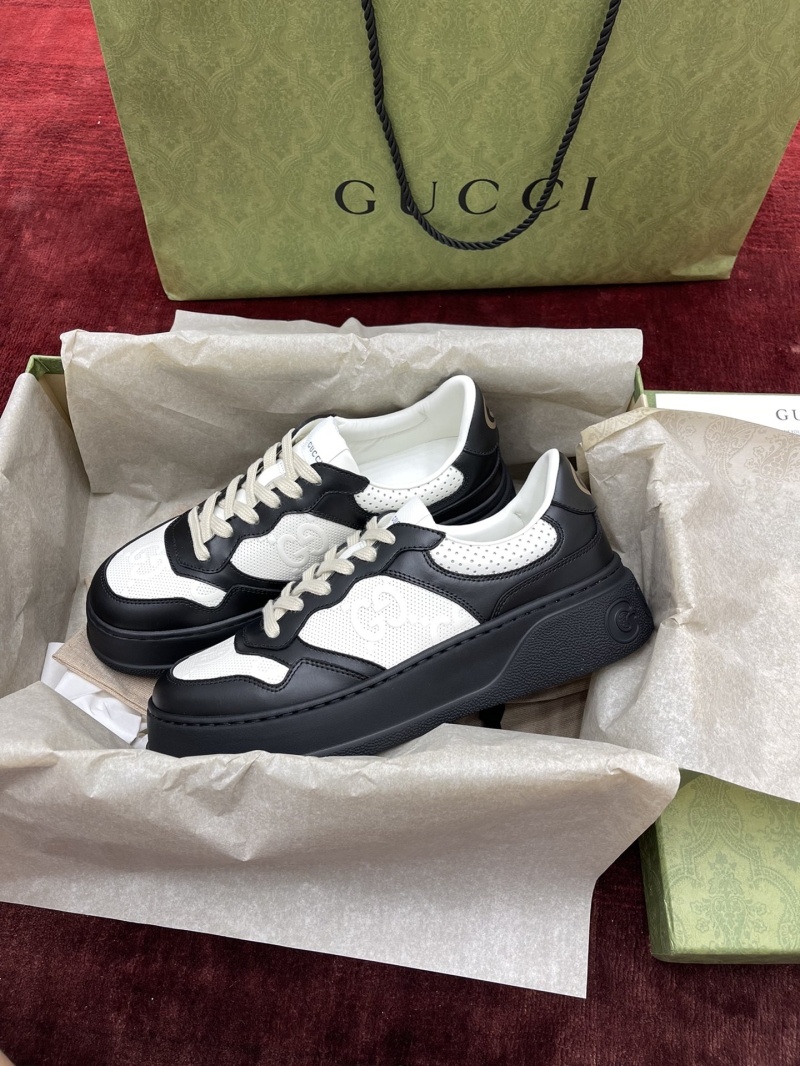 구찌 GG 엠보스 스니커즈 화이트 블랙 레더