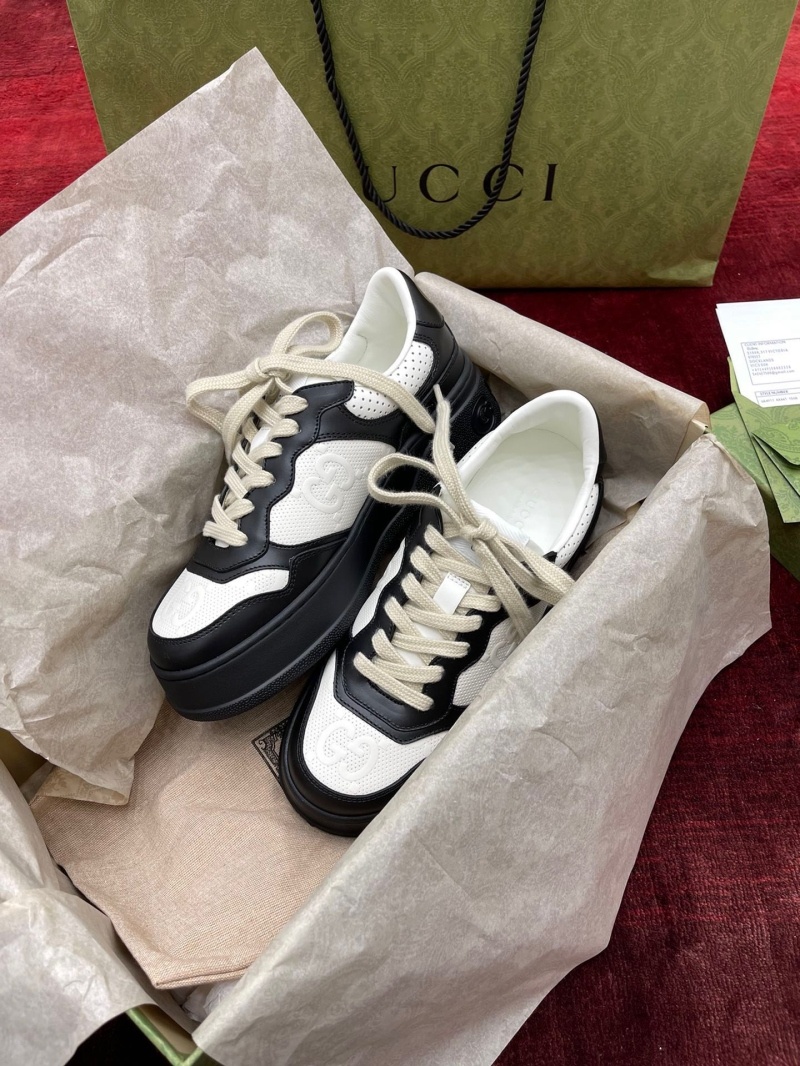 구찌 GG 엠보스 스니커즈 화이트 블랙 레더