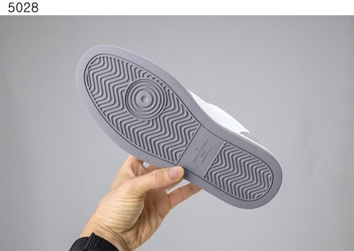 루이비통 리볼리 스니커즈