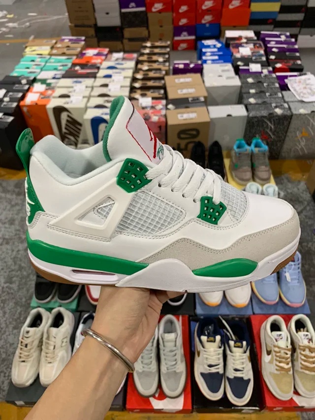 [나이키] Jordan 조던 4 x 나이키 SB 레트로 파인 그린