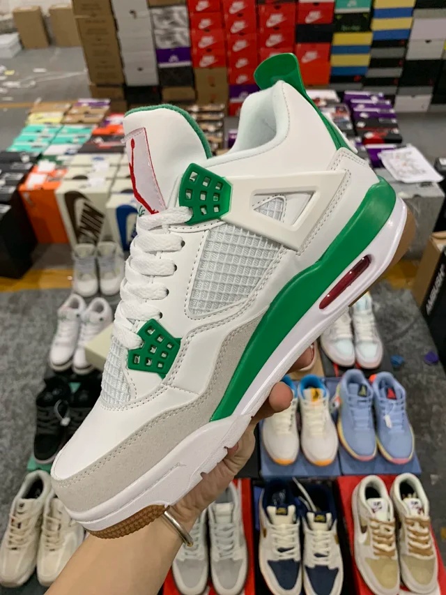 [나이키] Jordan 조던 4 x 나이키 SB 레트로 파인 그린