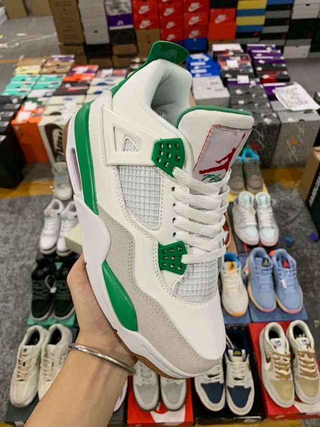 [나이키] Jordan 조던 4 x 나이키 SB 레트로 파인 그린