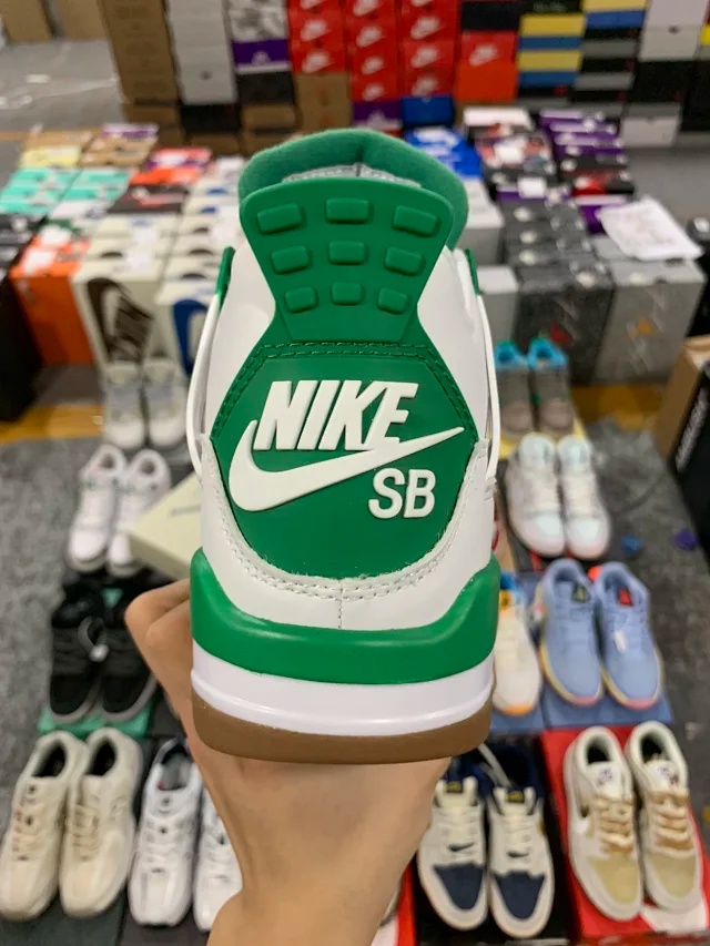 [나이키] Jordan 조던 4 x 나이키 SB 레트로 파인 그린