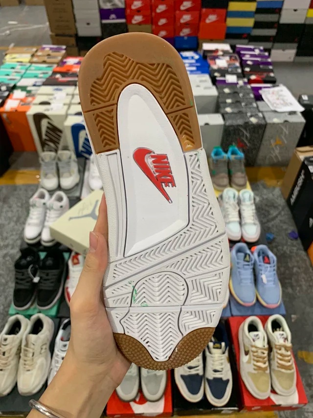 [나이키] Jordan 조던 4 x 나이키 SB 레트로 파인 그린