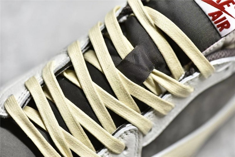 나이키 x 트래비스 스캇 x 프라그먼트 조던1 레트로 로우 OG SP 세일 앤 리저록