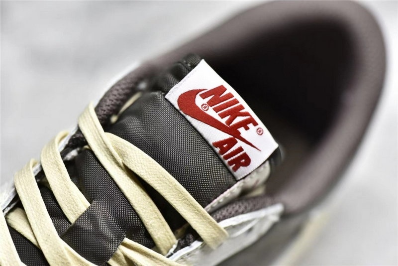 나이키 x 트래비스 스캇 x 프라그먼트 조던1 레트로 로우 OG SP 세일 앤 리저록