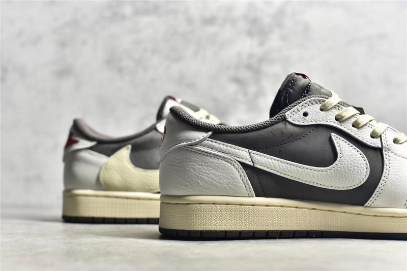 나이키 x 트래비스 스캇 x 프라그먼트 조던1 레트로 로우 OG SP 세일 앤 리저록