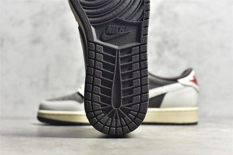 나이키 x 트래비스 스캇 x 프라그먼트 조던1 레트로 로우 OG SP 세일 앤 리저록