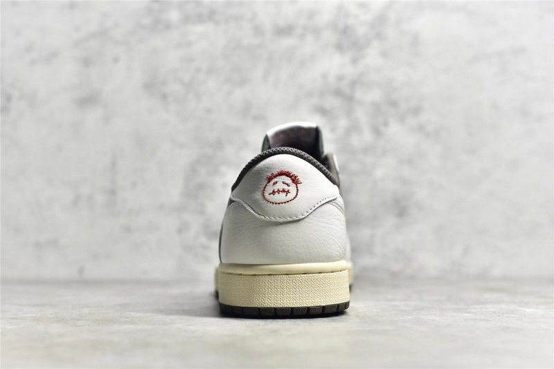 나이키 x 트래비스 스캇 x 프라그먼트 조던1 레트로 로우 OG SP 세일 앤 리저록