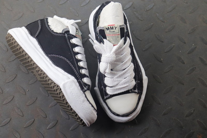 메종 미하라 야스히로 피터슨 OG 솔 캔버스 로우 스니커즈 블랙