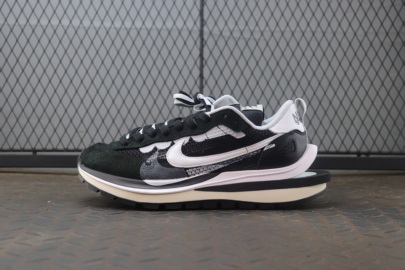 사카이 x 나이키 베이퍼와플 블랙 화이트 -해외배송-