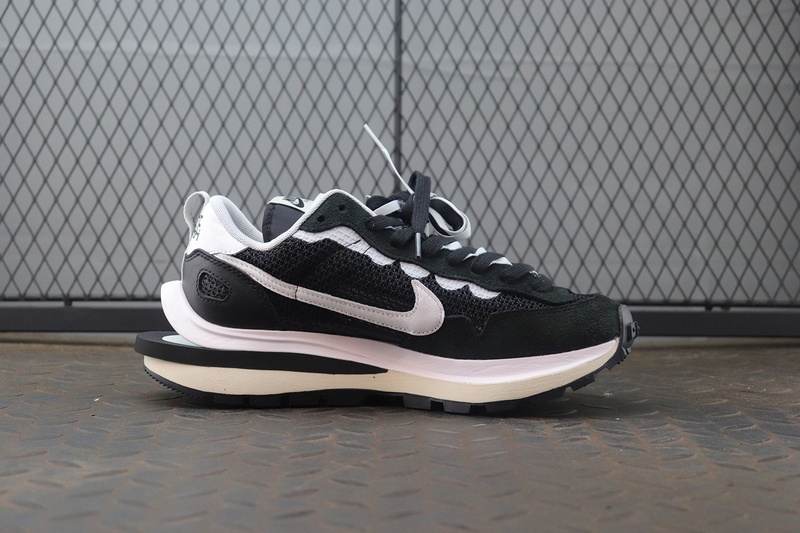 사카이 x 나이키 베이퍼와플 블랙 화이트 -해외배송-