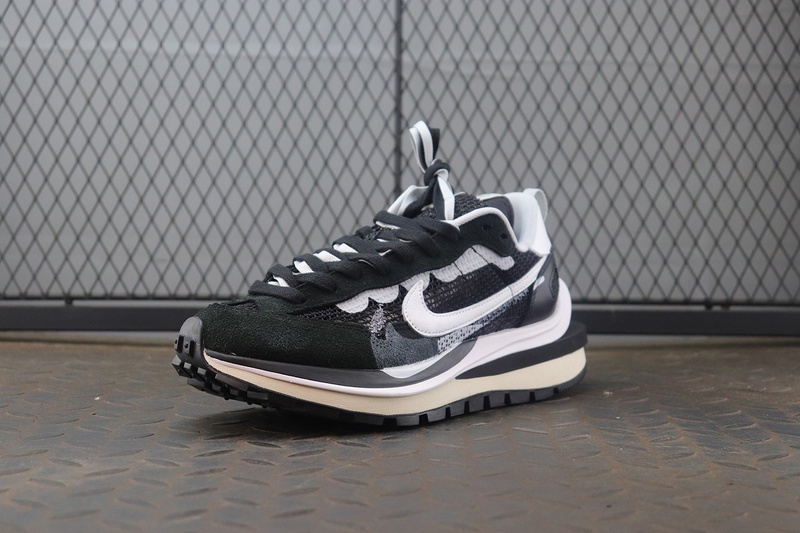 사카이 x 나이키 베이퍼와플 블랙 화이트 -해외배송-