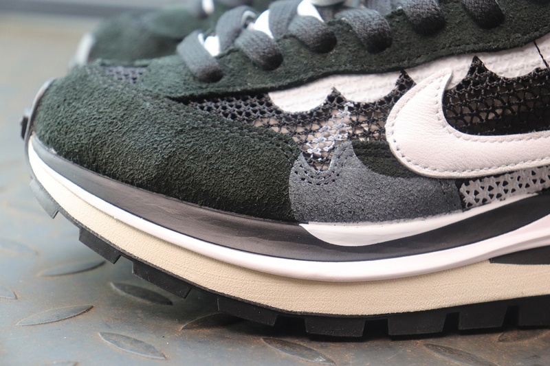 사카이 x 나이키 베이퍼와플 블랙 화이트 -해외배송-