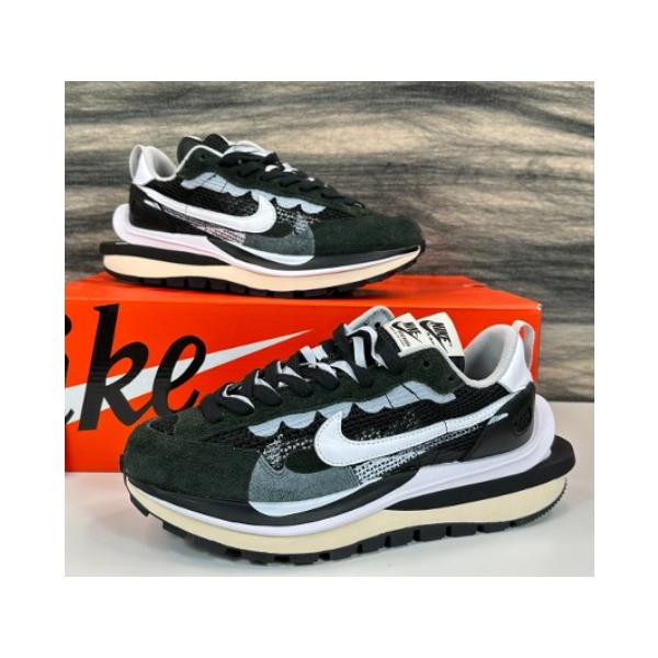 사카이 x 나이키 베이퍼와플 블랙 화이트 -해외배송-