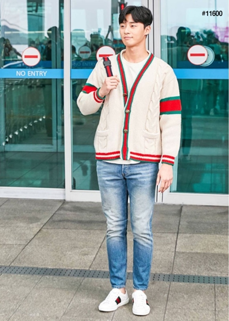 구찌 에이스 벌 자수 레더 스니커즈