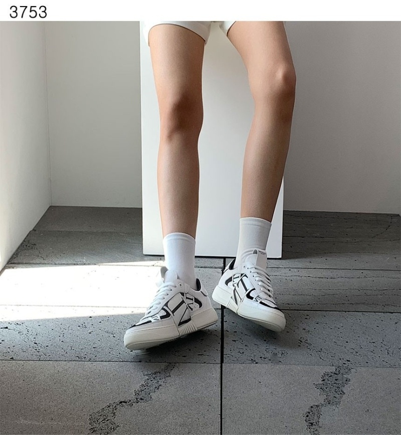 발렌티노 로우탑 레더 밴드 디테일 스니커즈