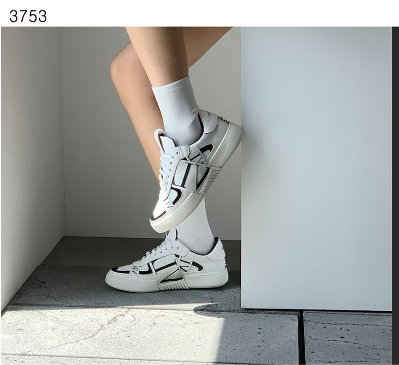 발렌티노 로우탑 레더 밴드 디테일 스니커즈