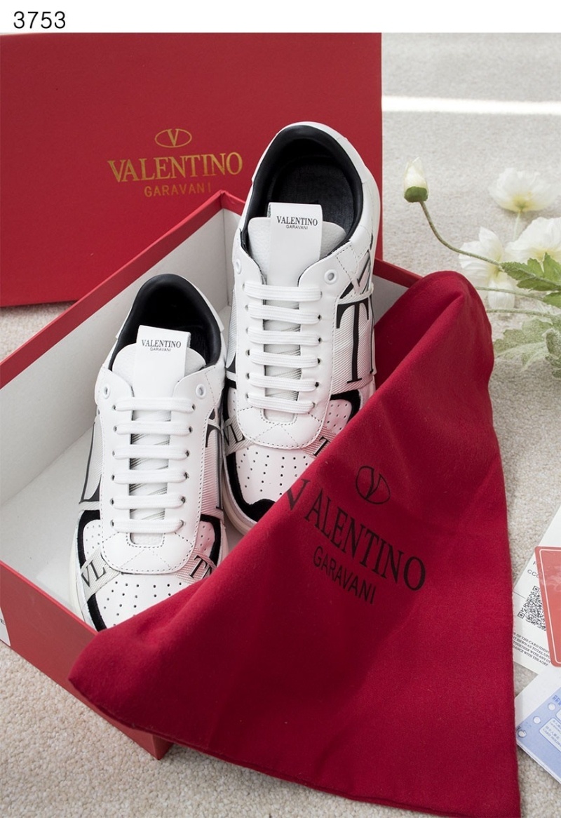발렌티노 로우탑 레더 밴드 디테일 스니커즈