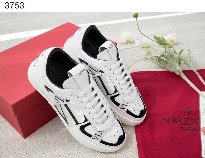 발렌티노 로우탑 레더 밴드 디테일 스니커즈