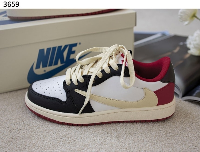 나이키 프라그먼트 x 트래비스스캇 x 에어 조던 1 로우 레드 블