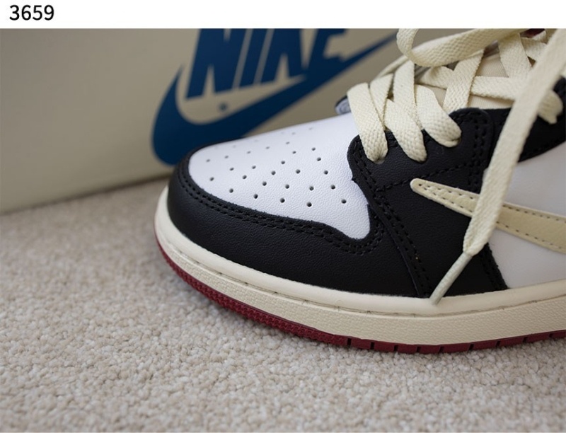 나이키 프라그먼트 x 트래비스스캇 x 에어 조던 1 로우 레드 블