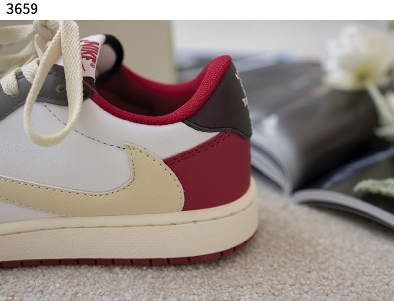 나이키 프라그먼트 x 트래비스스캇 x 에어 조던 1 로우 레드 블