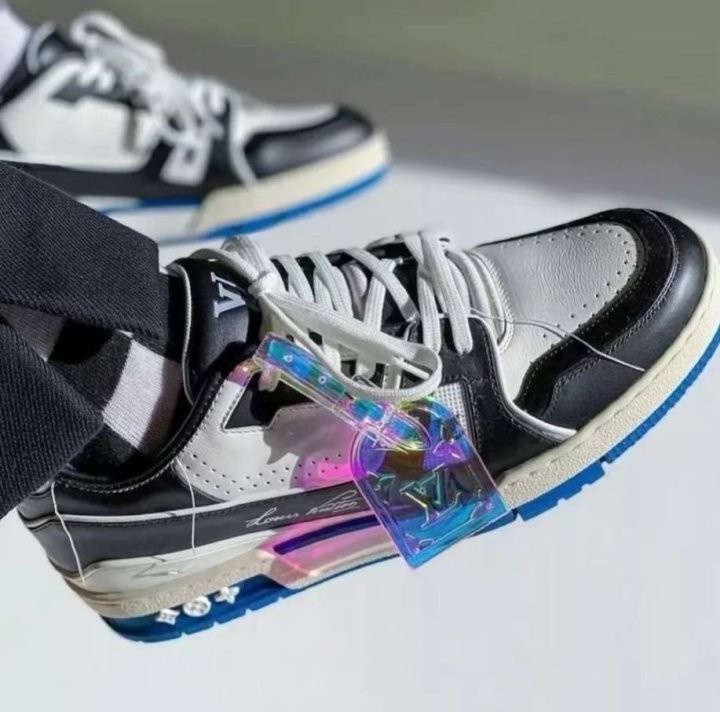 루이비통 LV 트레이너 스니커즈 화이트 블랙 블루