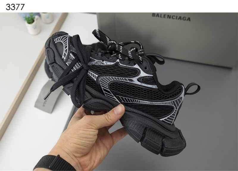 발렌시아가 3XL 스니커즈 블랙 화이트