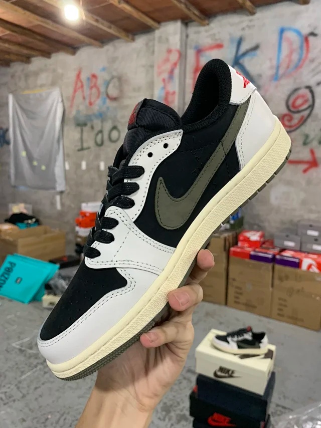 [JORDAN] 조던 1 x 트래비스 스캇 레트로 로우 OG SP 미디움 올리브 (해외배송)