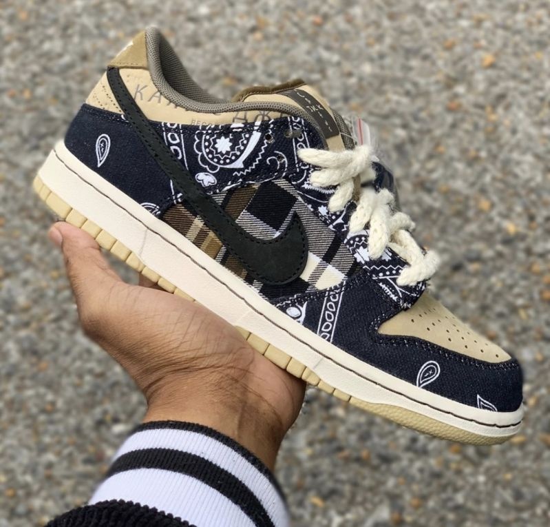 나이키 x 트래비스 스캇 SB 덩크 로우 (해외배송)