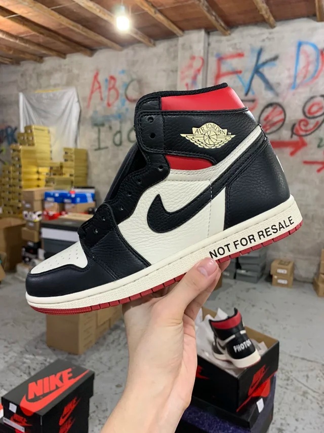 조던 1 레트로 하이 낫 포 리세일 바시티 레드 (해외배송)