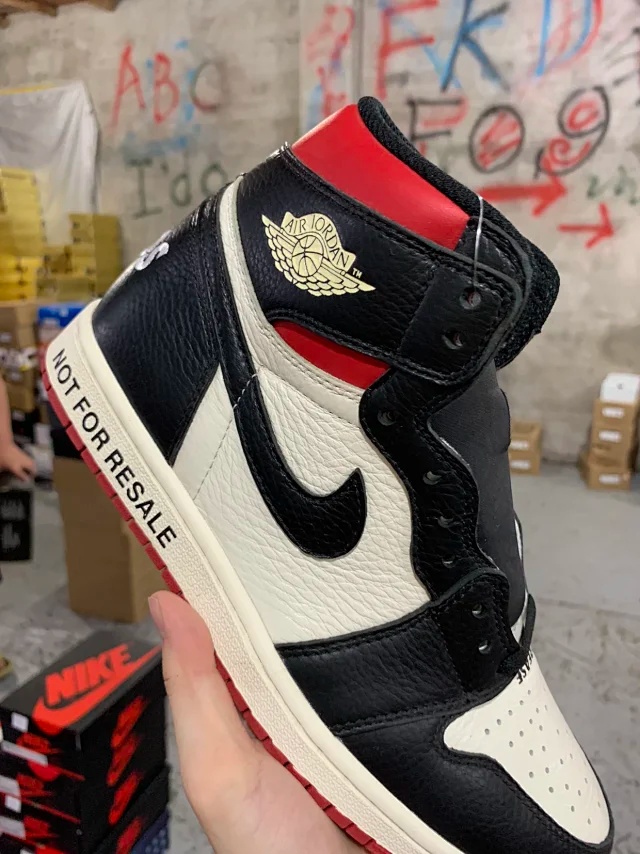 조던 1 레트로 하이 낫 포 리세일 바시티 레드 (해외배송)