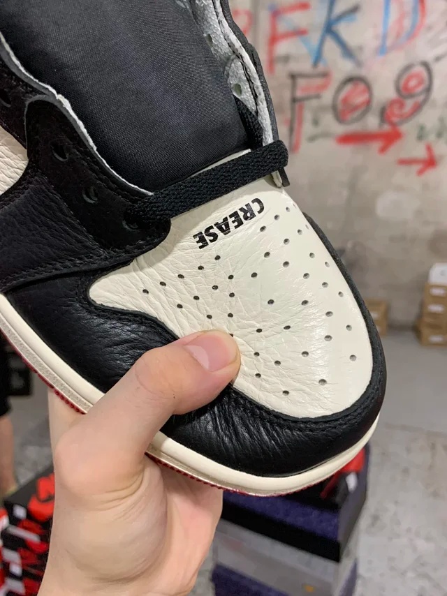 조던 1 레트로 하이 낫 포 리세일 바시티 레드 (해외배송)