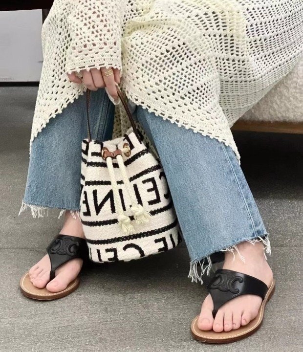 셀린느 트리오페 플립플랍 조리 샌들