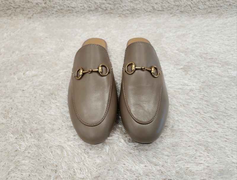 구찌 프린스타운 레더 홀스빗 뮬 -베이지