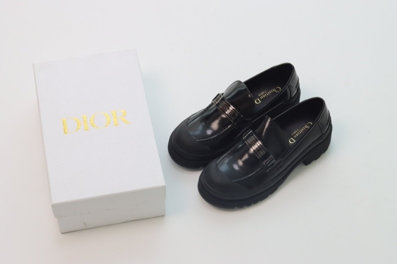 디올 코드 로퍼 브러쉬드 카프스킨 블랙