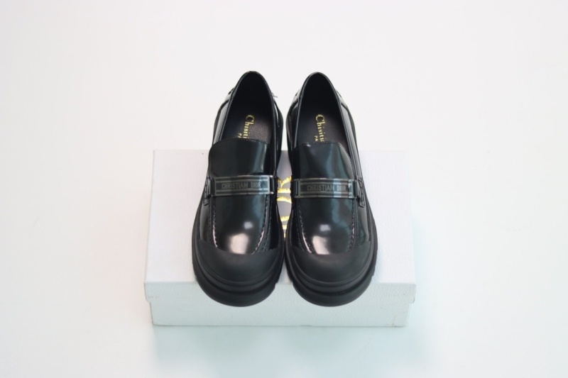 디올 코드 로퍼 브러쉬드 카프스킨 블랙