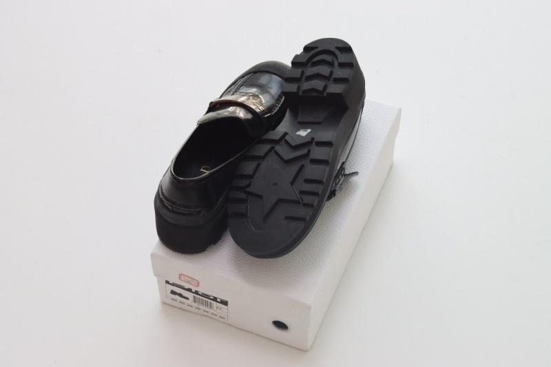 디올 코드 로퍼 브러쉬드 카프스킨 블랙