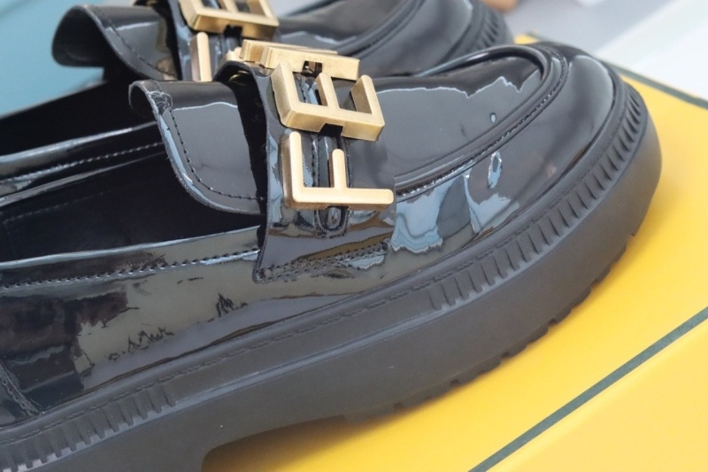 펜디 그래피 로퍼 블랙