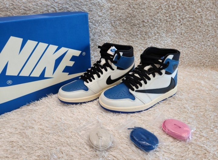나이키 x 조던1 x 트래비스스캇 x 프라그먼트 레트로 하이탑 밀리터리 블루