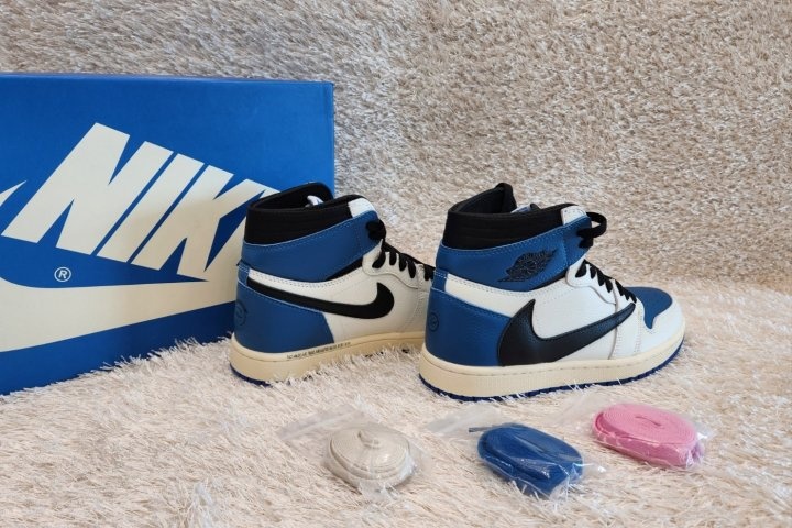 나이키 x 조던1 x 트래비스스캇 x 프라그먼트 레트로 하이탑 밀리터리 블루