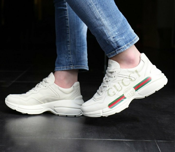 구찌 띠로고 라이톤 스니커즈