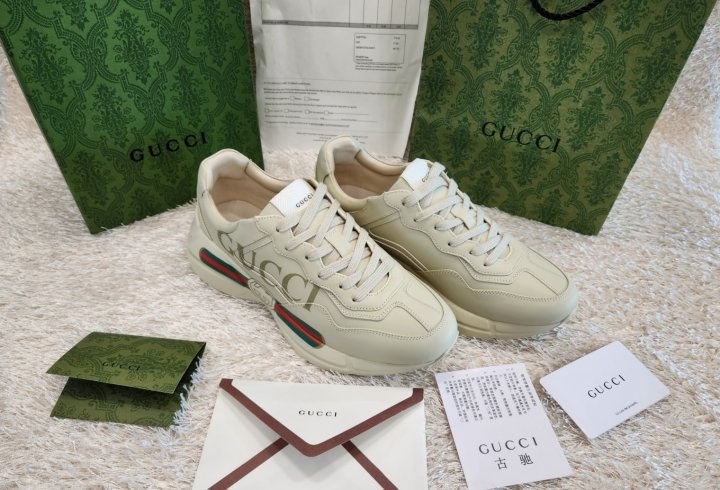 구찌 띠로고 라이톤 스니커즈