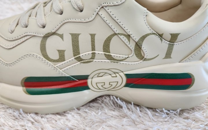 구찌 띠로고 라이톤 스니커즈