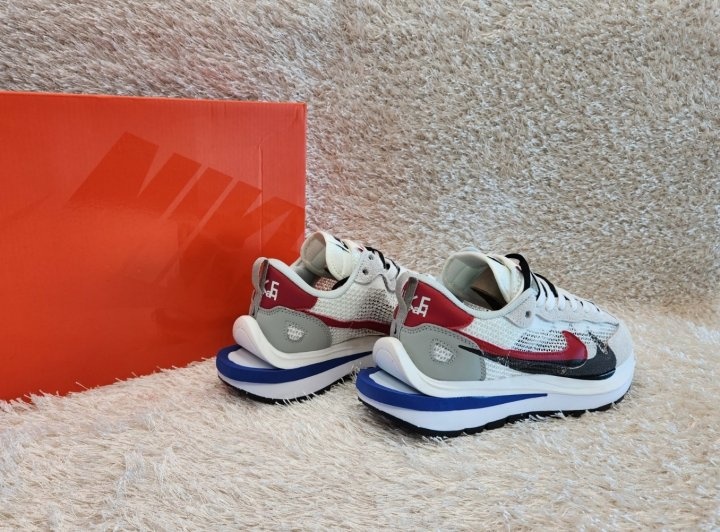 나이키 x 사카이 베이퍼와플 흰빨